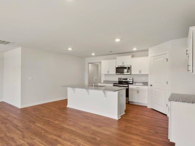 Building Photo - 605 Palmerston Dr