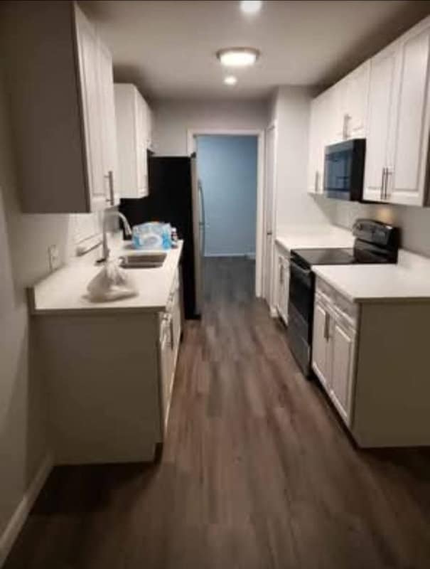 Building Photo - 2118 Navel Cir S