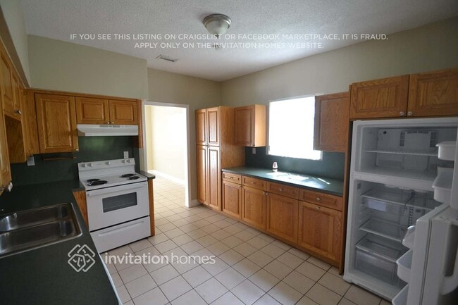 Building Photo - 16611 SW 292nd Ter