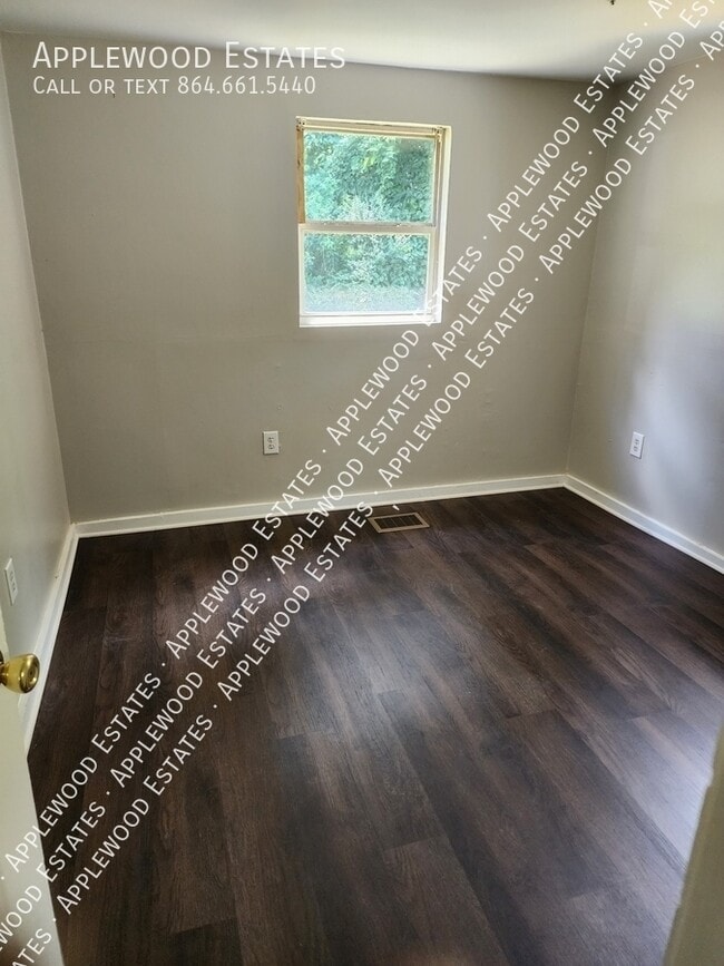 Building Photo - 455 Dogwood Cir