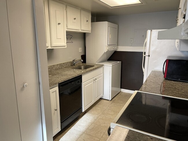 Building Photo - 822 Windstream Way