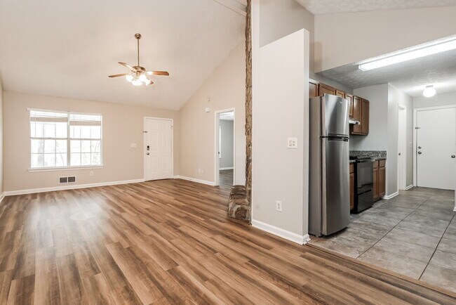 Building Photo - 411 Azalea Dr