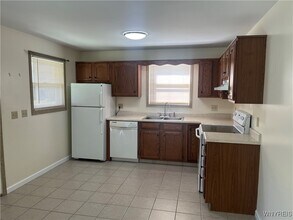 Building Photo - 533 Martha Ave