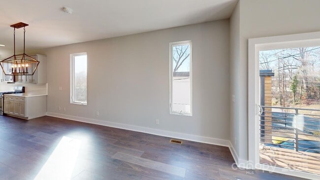Building Photo - 423 Coxe Ave