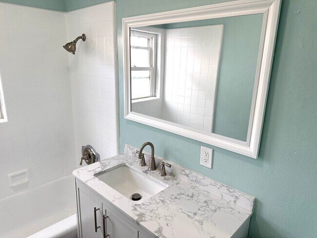 Foto del edificio - 1246 Pacific Beach Dr