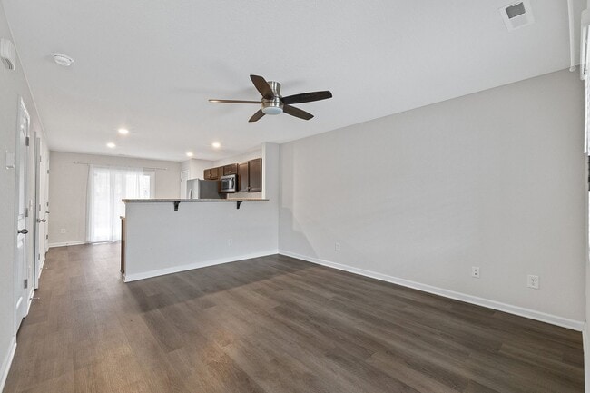 Foto del edificio - **Charming Youngsville Townhome**