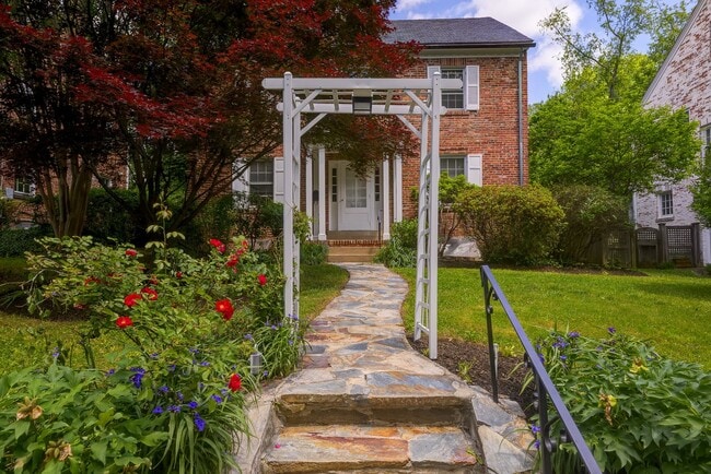 Charming & Spacious Colonial in N Cleveland Park w/Park-Like Rear Garden & Detached Garage - Charming & Spacious Colonial in N Cleveland Park w/Park-Like Rear Garden & Detached Garage House