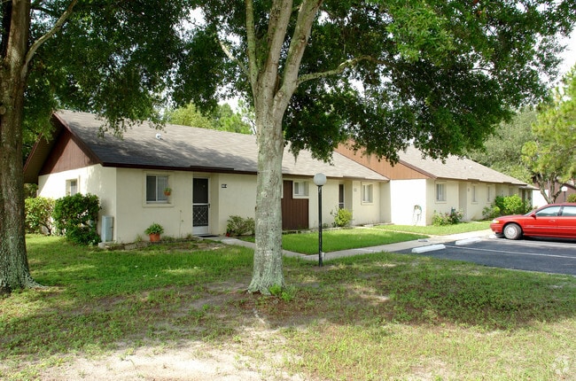 Building Photo - Lakeview Villas