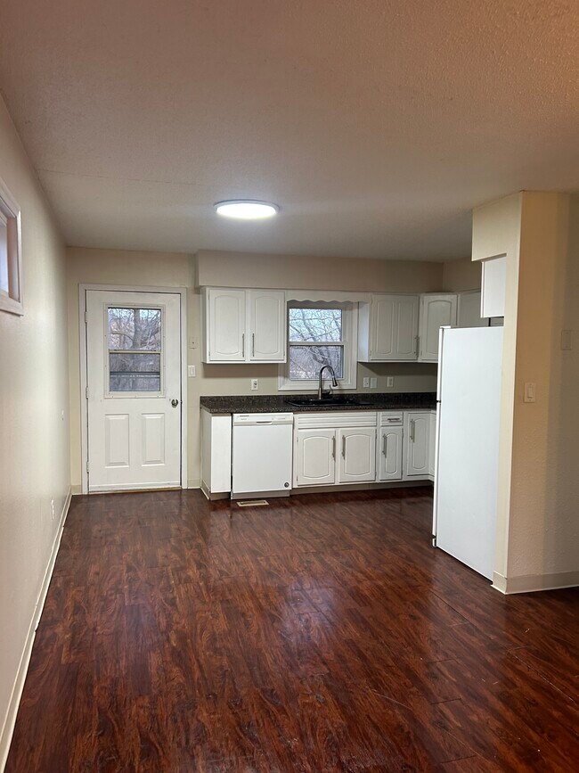 Foto del edificio - 4 Wren Dr