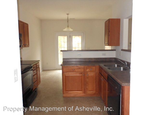 Building Photo - 28 Stone River Dr