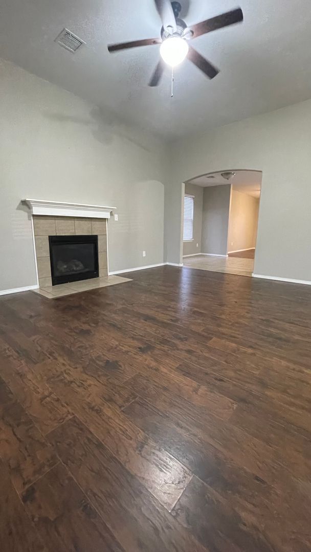 Foto del edificio - Remodeled BA Home- 3BD 2BA w/ Fireplace