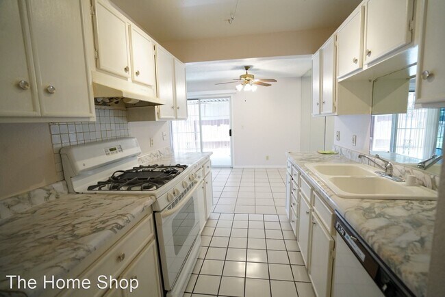 Building Photo - 3619 Villa Knolls E Dr