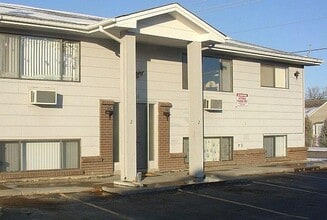 Building Photo - 1410 Lake Elmo Dr