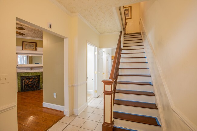 Building Photo - Charming 3 BR/2.5 BA Townhome in Columbia ...