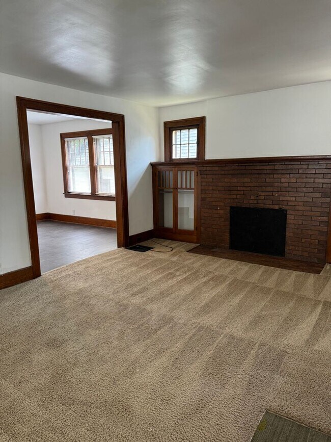 Foto del edificio - 845 E University Ave