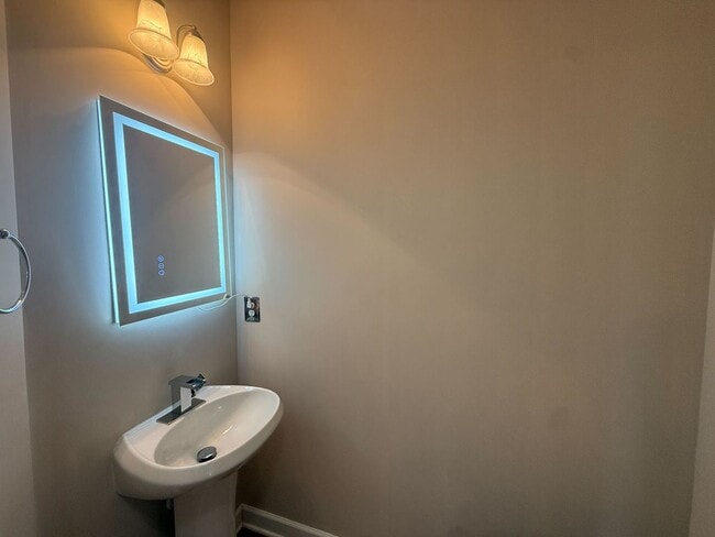 Building Photo - Market Common - 2 Bedroom / 2.5 Bathroom Townhouse