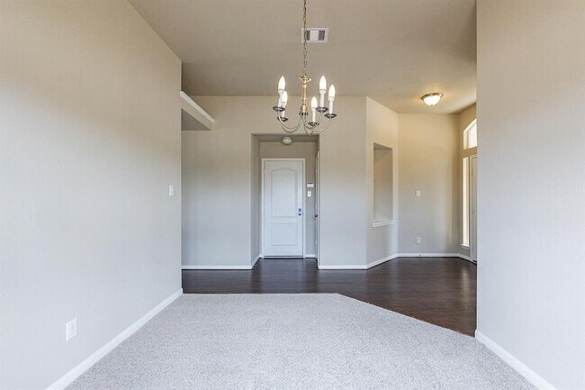 Building Photo - 527 Heatherton Hill Dr