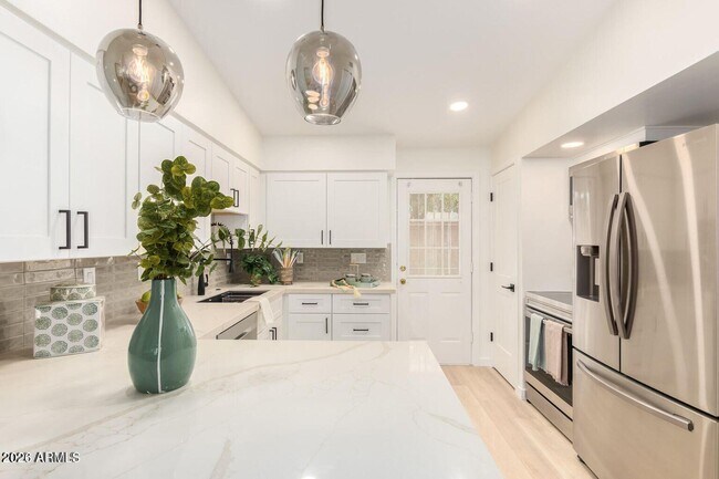 Foto del edificio - 3505 E CAMPBELL Ave