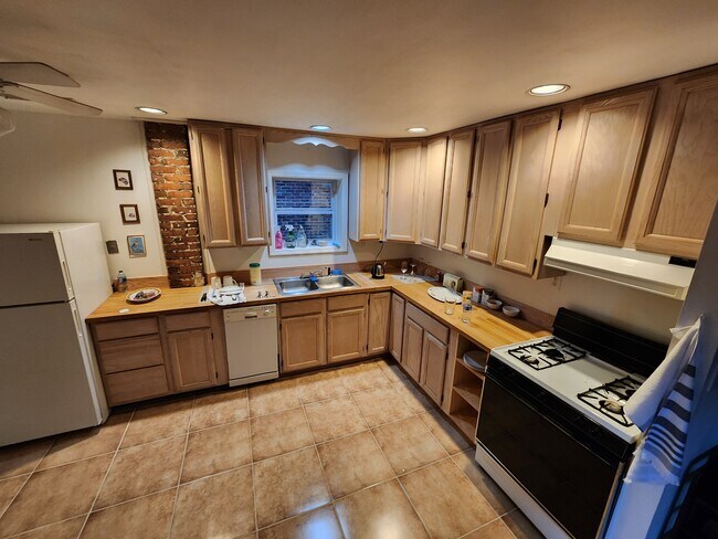 Foto del edificio - 556 Linwood Ave NE