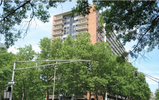 Building Photo - University Towers