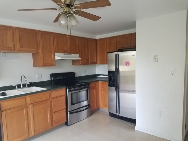 Foto del edificio - 592 Peach View Ln