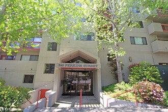 Building Photo - 245 Perkins St