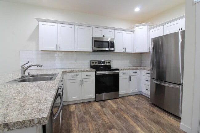 Foto del edificio - 3 Bed/2.5 Bath Townhouse in Kennewick