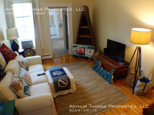 Building Photo - Beautifully Restored Victorian Duplex