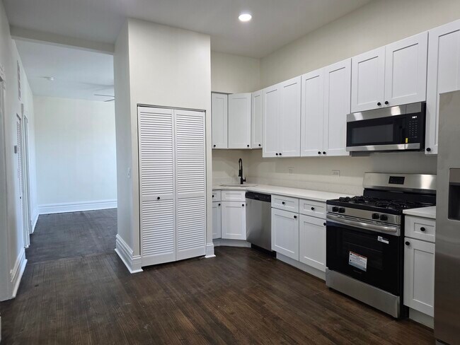 Foto del edificio - 3444 S Western Ave