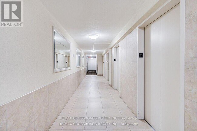 Photo du bâtiment - 5 Massey Square