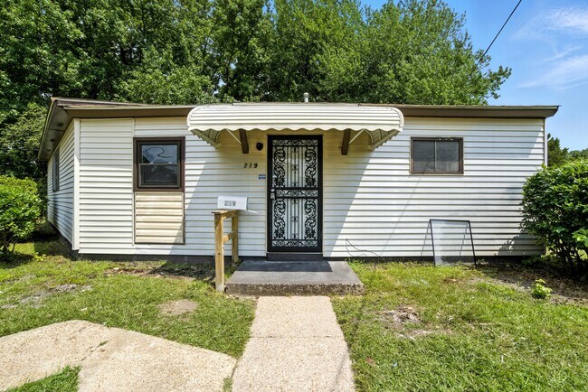 Building Photo - 219 Avondale Rd