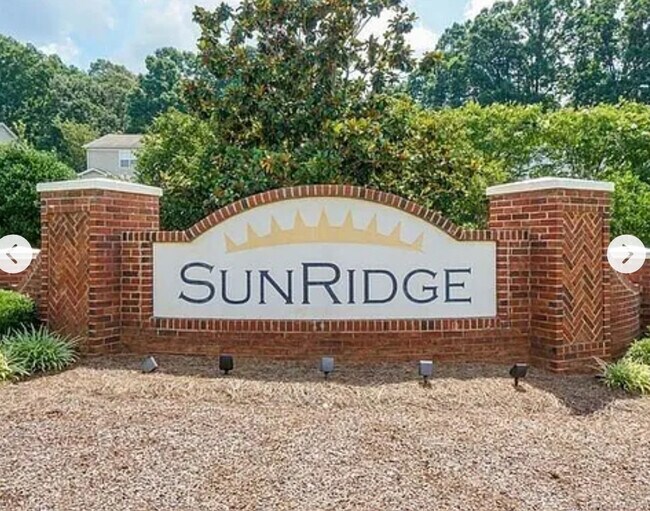 Foto del edificio - 107 Forest Ridge Rd