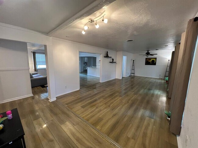 Building Photo - 4947 Cheena Dr