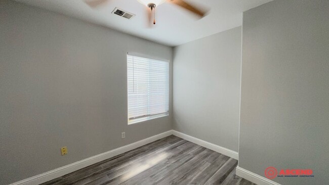 Building Photo - Gorgeous home located in the Northeast!