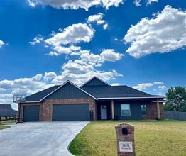 Building Photo - 13631 NE Lafayette Dr