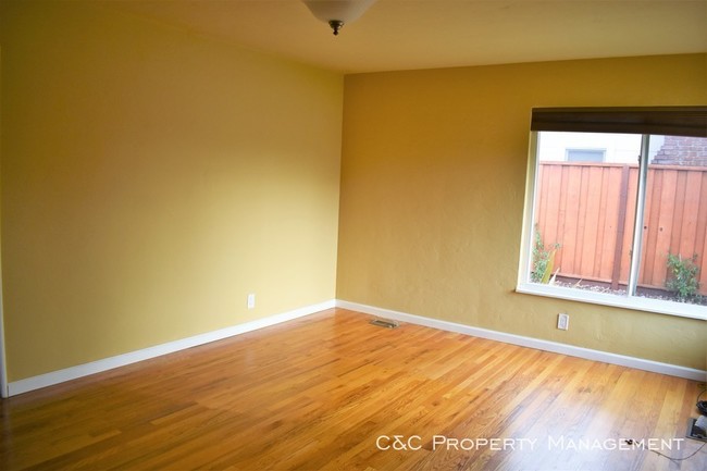 Building Photo - Charming One Bedroom in Duplex in San Jose