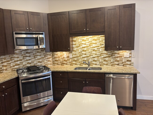 Kitchen - 6169 Park Ln S