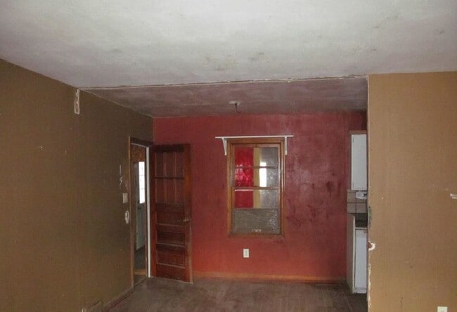 Foto del edificio - For Sale Only - Handyman Special