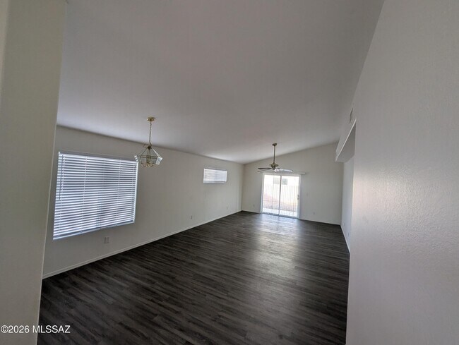 Foto del edificio - 7254 W Maple Ridge Dr