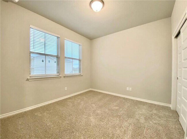Building Photo - 1701 Yaupon Grove Ln