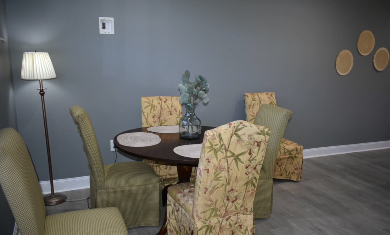 Dining area - 1732 Arbor Hills Dr SE