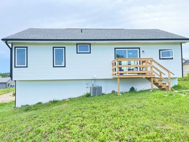 Building Photo - Newly rebuilt house in the heart of Elkhorn