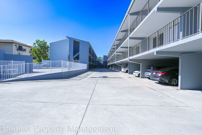 Foto del edificio - 1 br, 1 bath House - 826 Wiggins Pass Road...