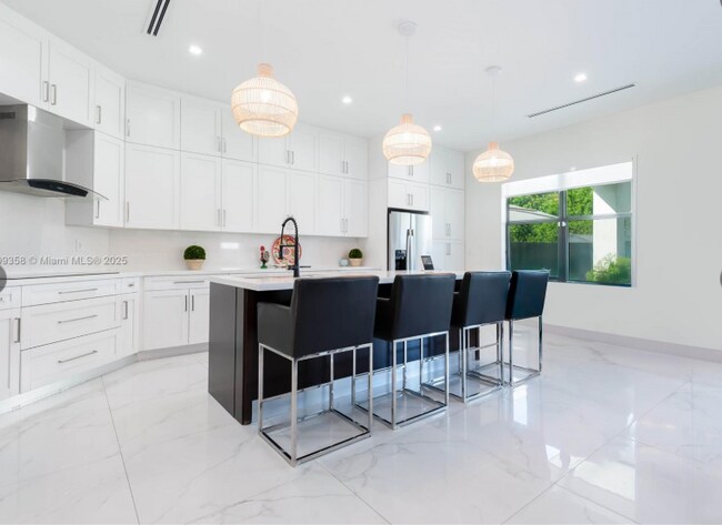 Building Photo - 17320 SW 92nd Ct