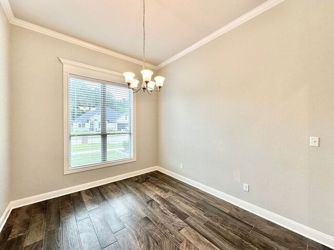 Building Photo - Available Now! Stunning 3 Bedroom 2 Bath i...