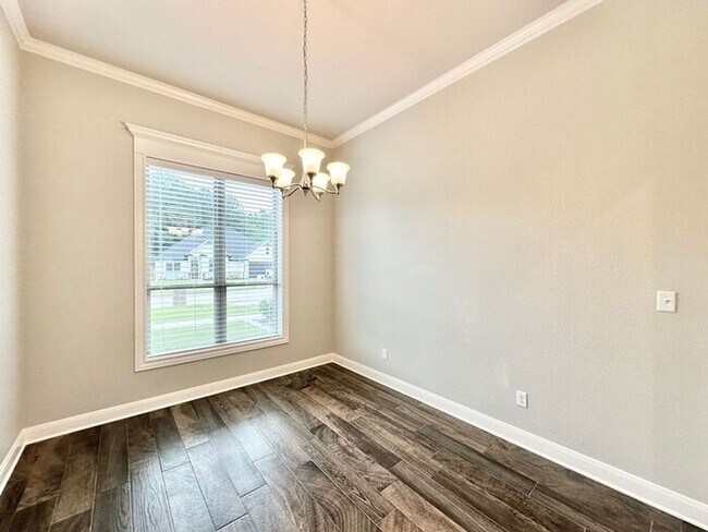 Foto del edificio - Available Now! Stunning 3 Bedroom 2 Bath i...