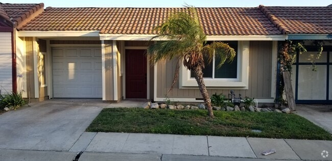 Just Remodelled. 3 Bedroom / 2 Bath. In a A Gated Complex Near CalPoly Pomona. - 1804 Club Dr