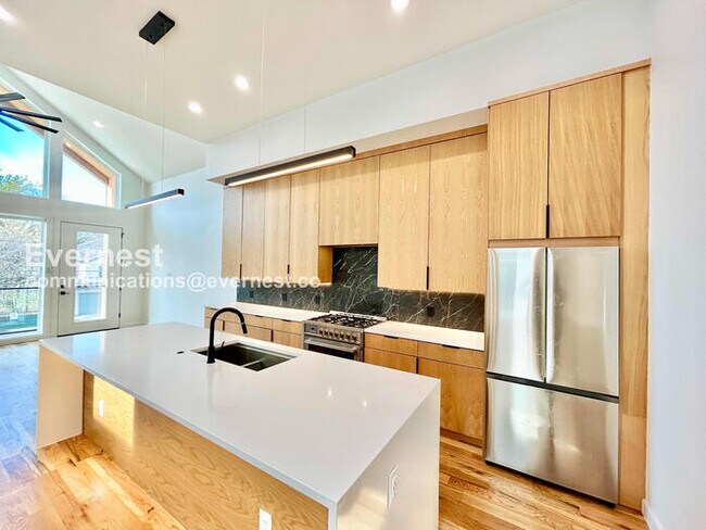 Foto del edificio - 426 Avenue L Ave