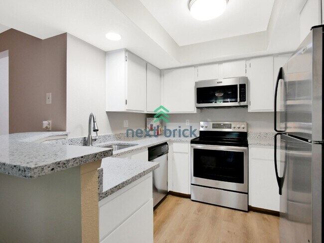 Foto del edificio - Spacious Private 2 Bed 2 Bath Condo for Rent!
