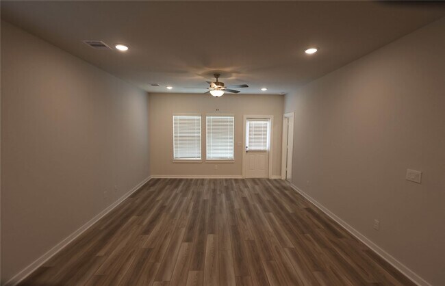 Foto del edificio - 8587 Blueberry Ash St